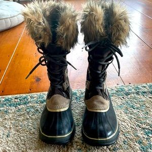 Sorel faux fur lined boots with dark brown suede trim. Waterproof